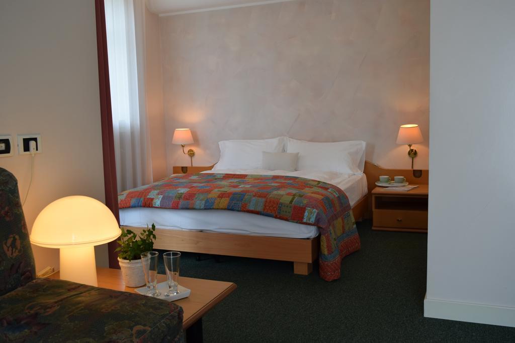 Hotel La Villa Gravedona Exteriör bild