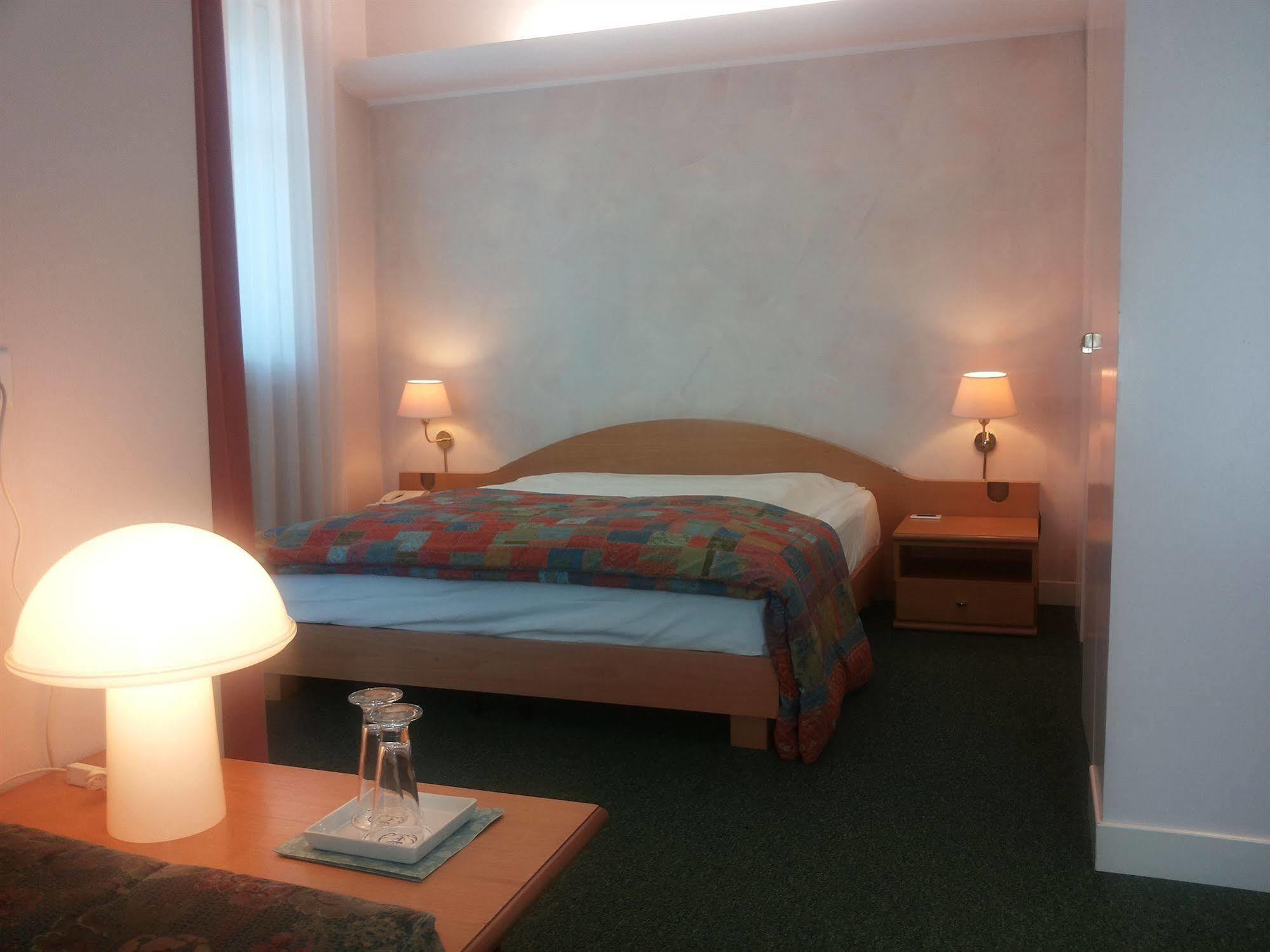 Hotel La Villa Gravedona Exteriör bild